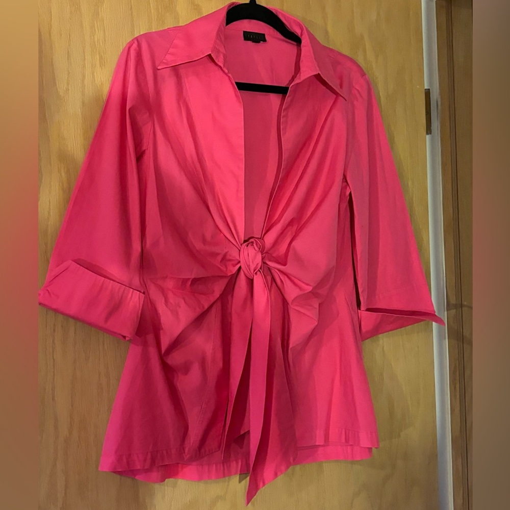 Staple pink top. Size M.